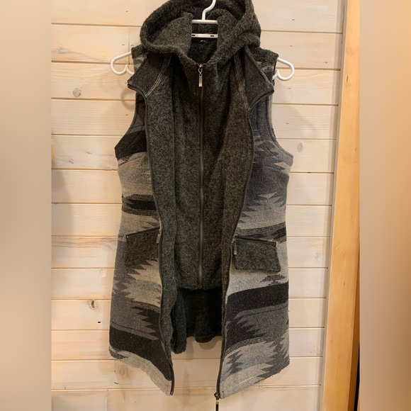 Cativa Tribal Print Vest - Picture 2 of 4